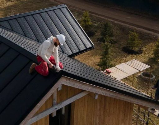 5 Ways Professional Roofing Contractors Help Protect Your Investment