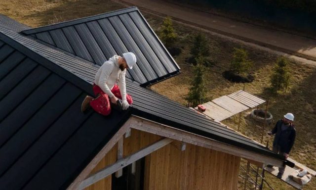 5 Ways Professional Roofing Contractors Help Protect Your Investment